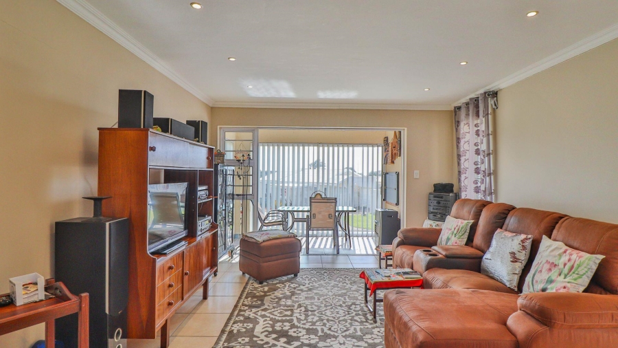 To Let 3 Bedroom Property for Rent in Heiderand Western Cape